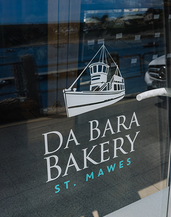 Da-Bara-St-Mawes-Cafe-Window-Da-Bara-Bakery