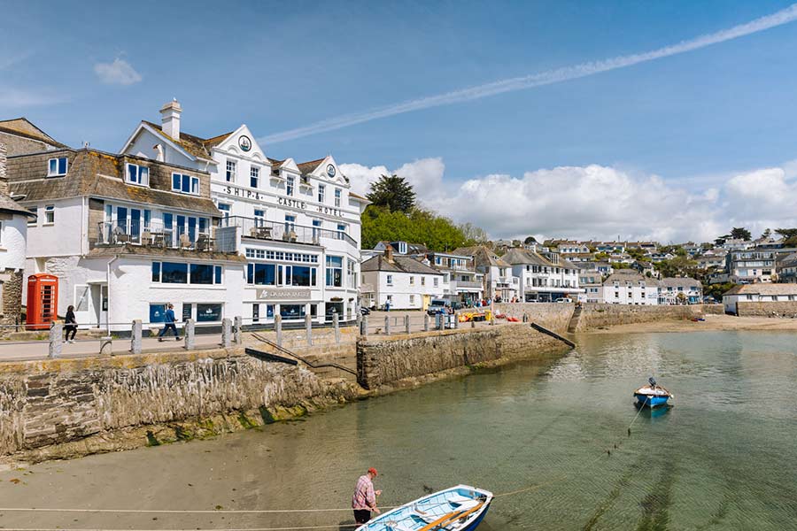 Harbour-view-outside-St-Mawes-Cafe-gallery-Da-Bara-Bakery